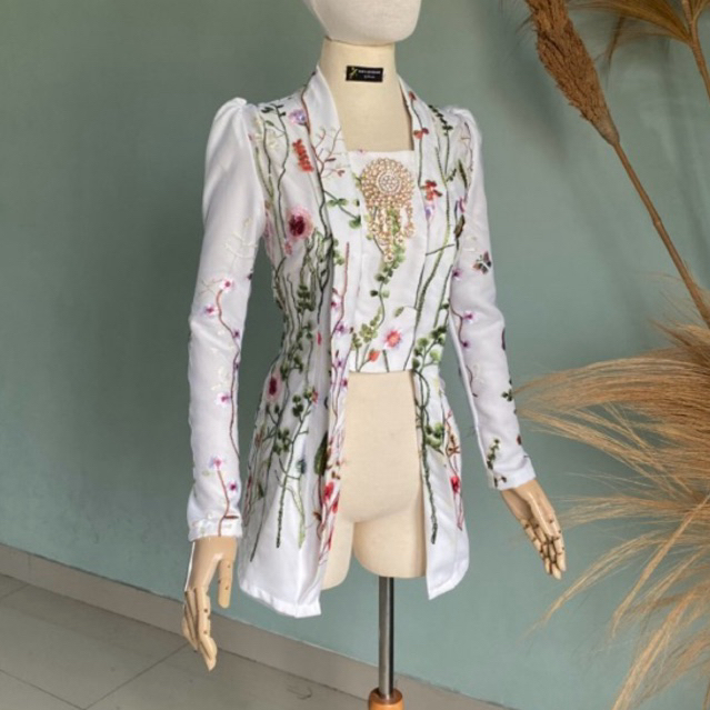 SEVENBEE - Kebaya Kutubaru Garden Sulur White Offwhite Putih Hitam Black Kebaya Prewedding Kekinian 