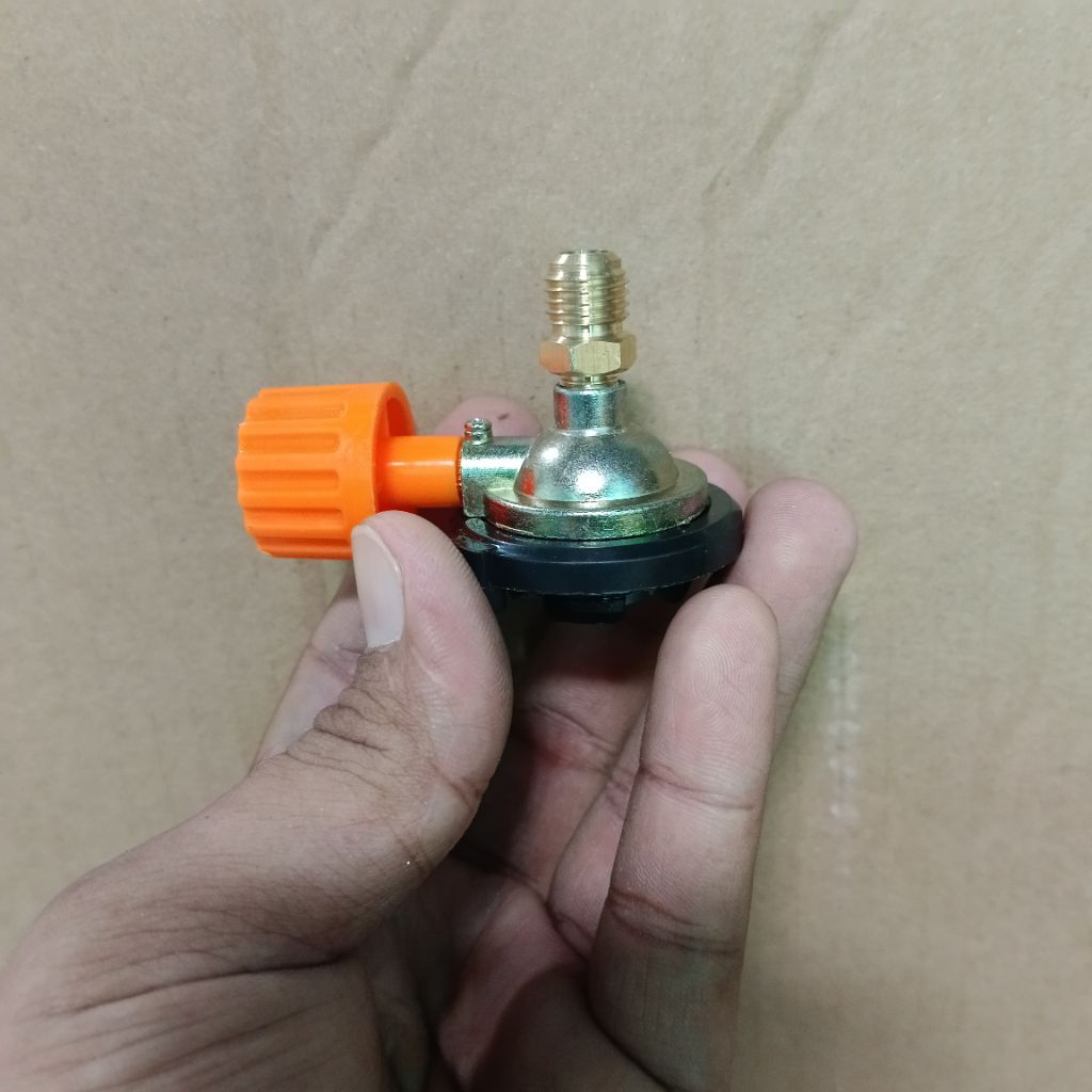 Kran konektor Isi ulang gas kaleng portable menggunakan selang manifold