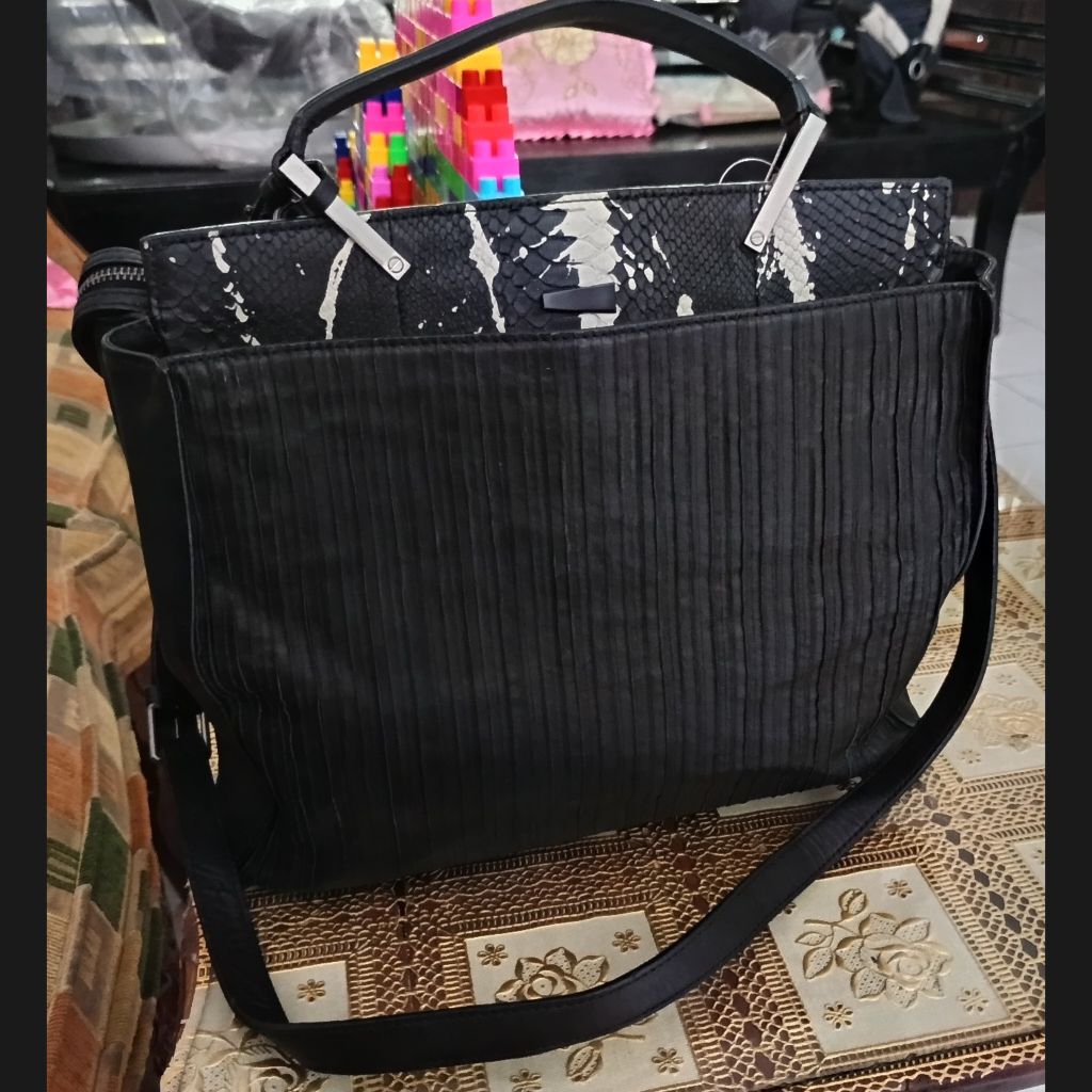 Tas Rouge and Lounge RL