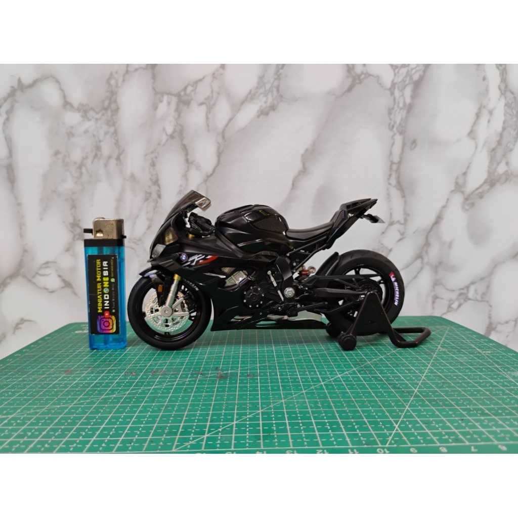 Diecast miniatur motor BMW1000RR skala 1:12 custom dari diecast, bisa request warna, model dan nopol