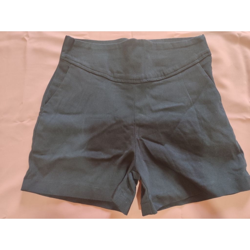 Celana pendek wanita hitam polos blanik