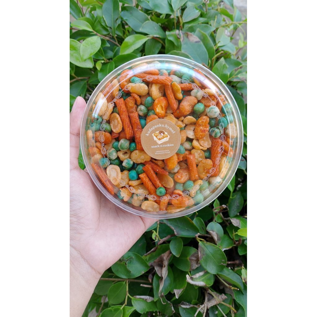 

Kudapankubymell : Menyediakan kue kering mulai dari Nastar, Semprit, Castangel, Coklat dan varian lainya