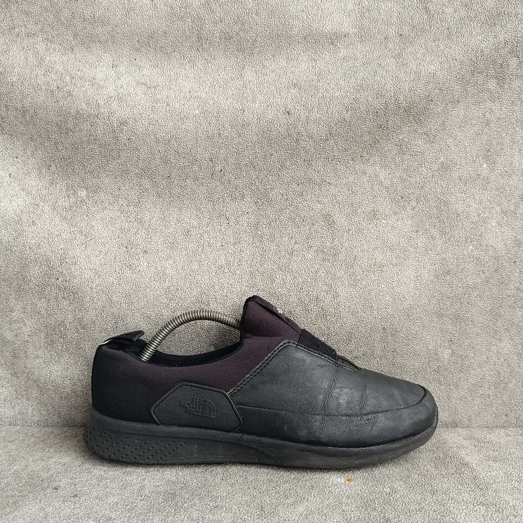 Sepatu Slip On TNF Size 42