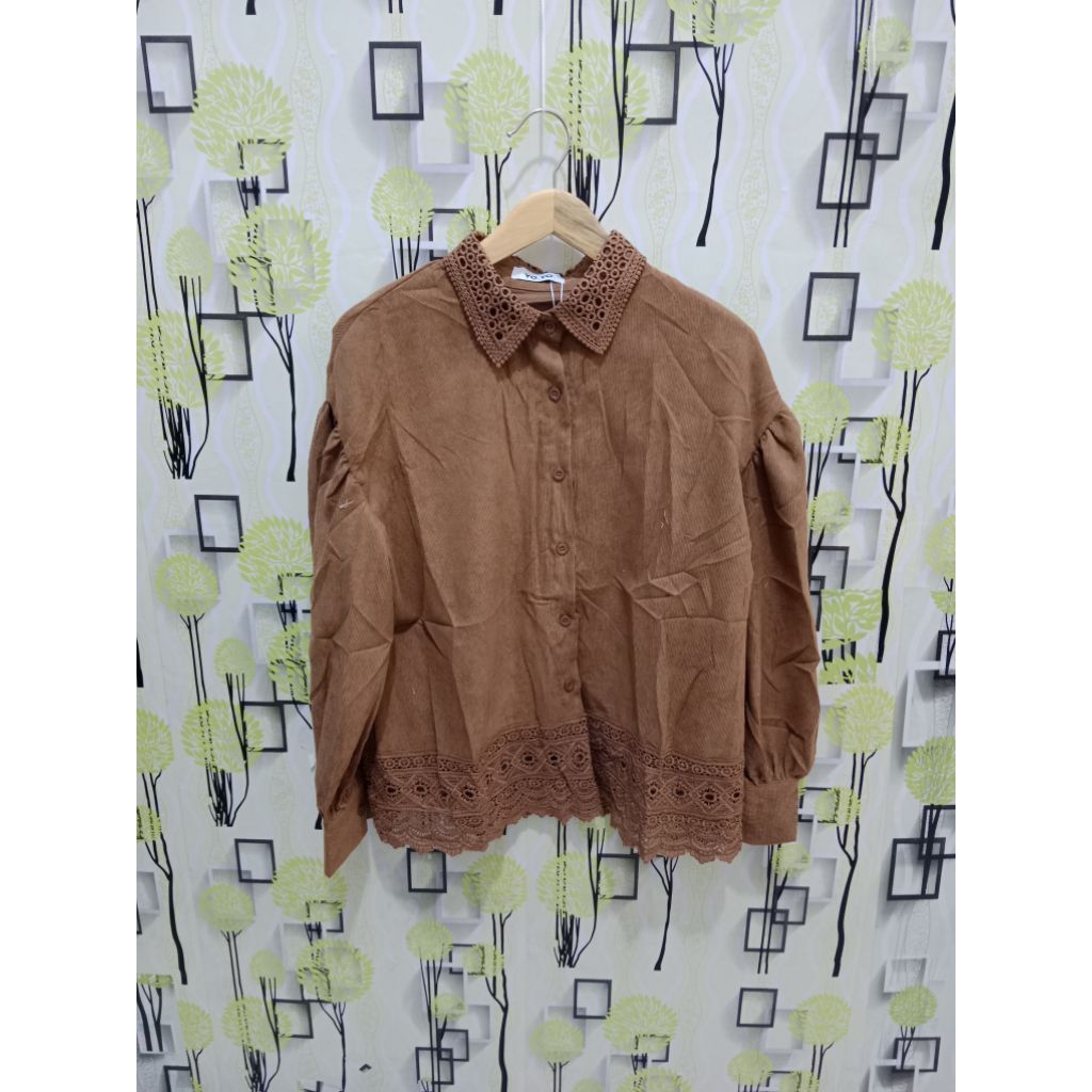 Baju atasan kemeja wanita modern terbaru bahan corduroy kombi renda motif berkerah Import