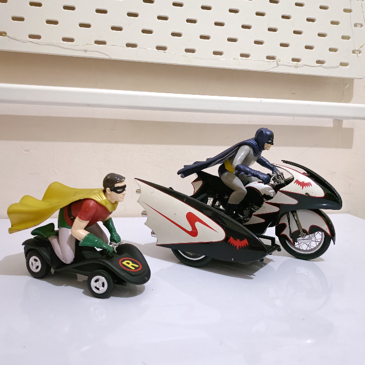 Classic TV series Batcycle with Batman & Robin. 1:12 Scale. By HotWheels Elite.