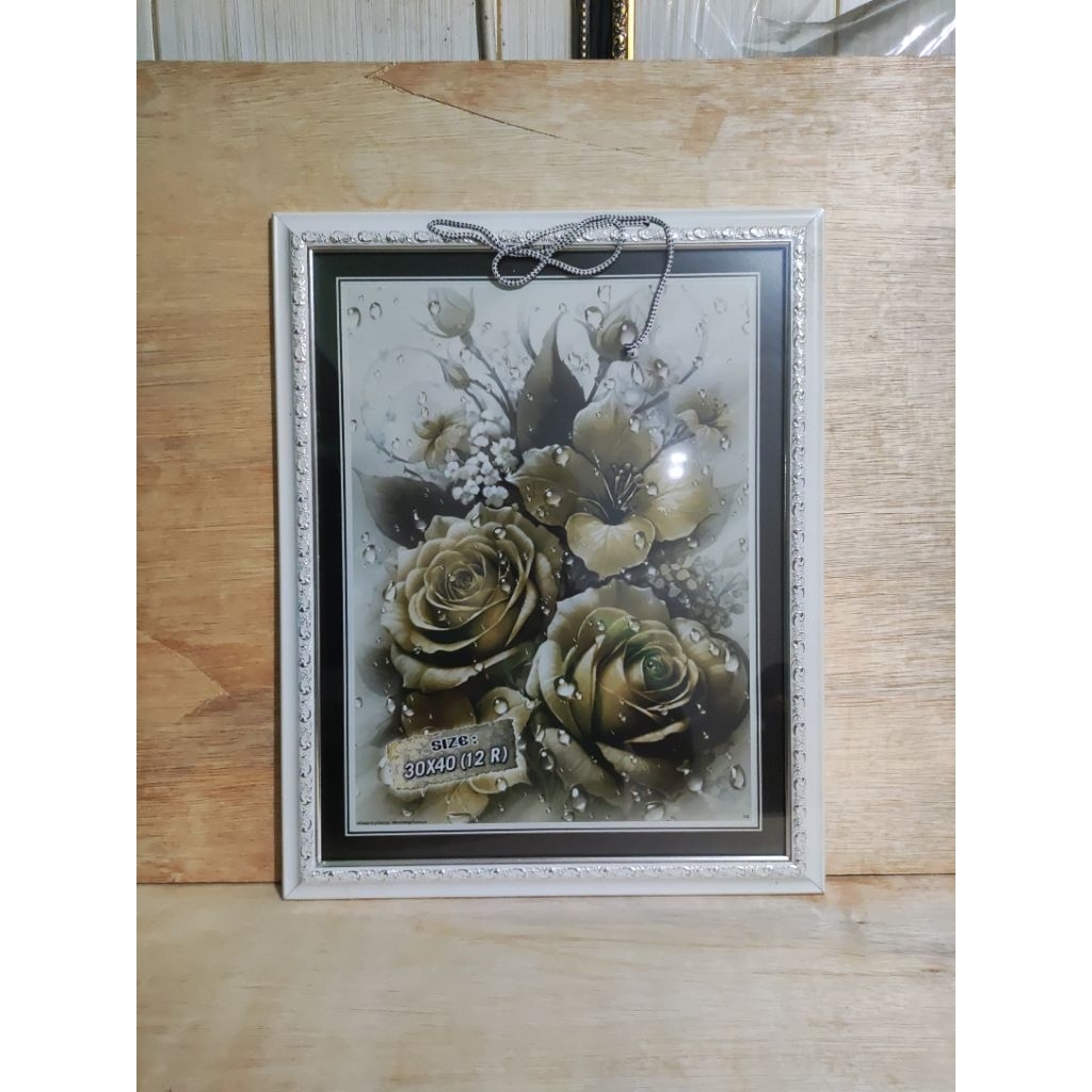 bingkai foto / pigura / pigora UKIR warna putih lis silver ukuran 12R