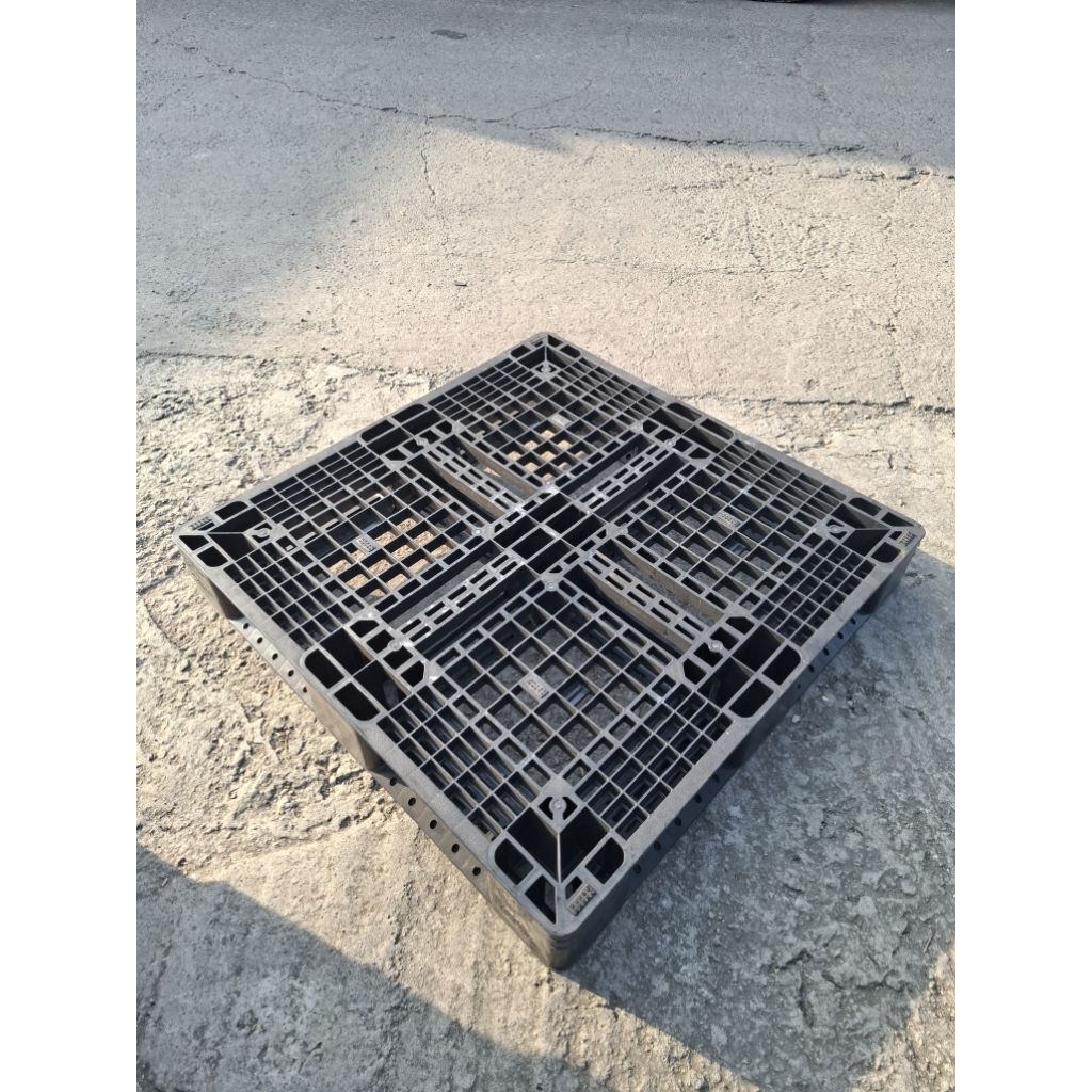 

Palet plastik Uk 100x100x14cm Bekas berkualitas