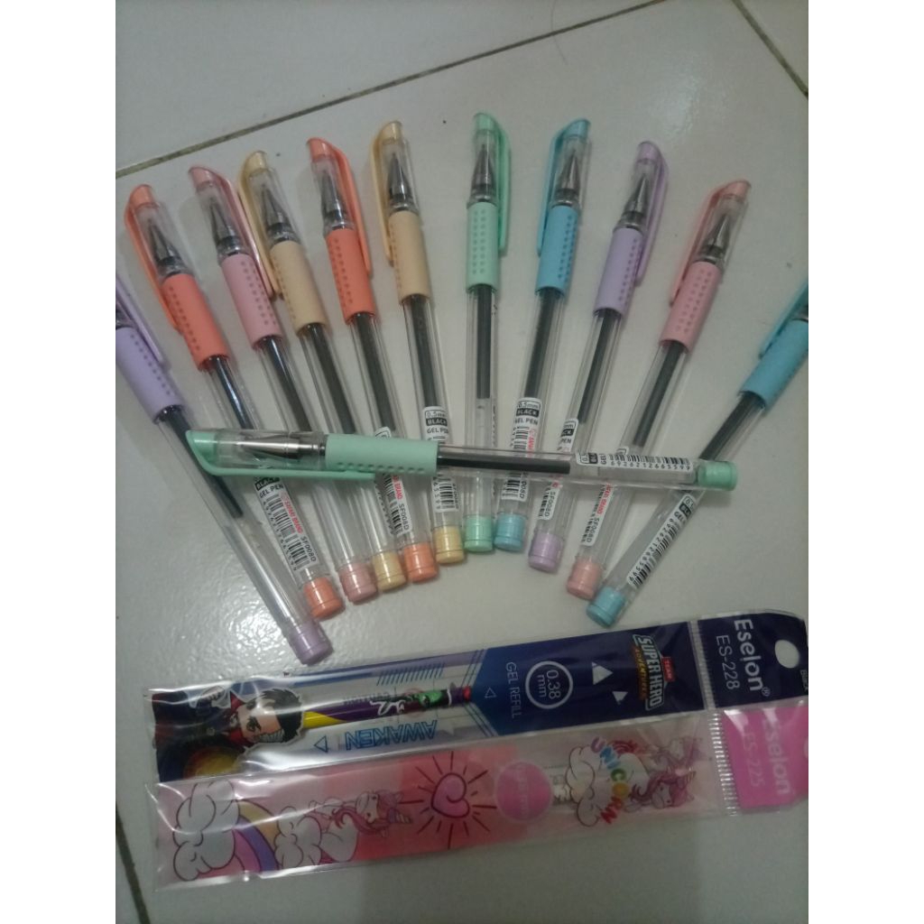 

Bolpoin gel 0.5 warna kalem.