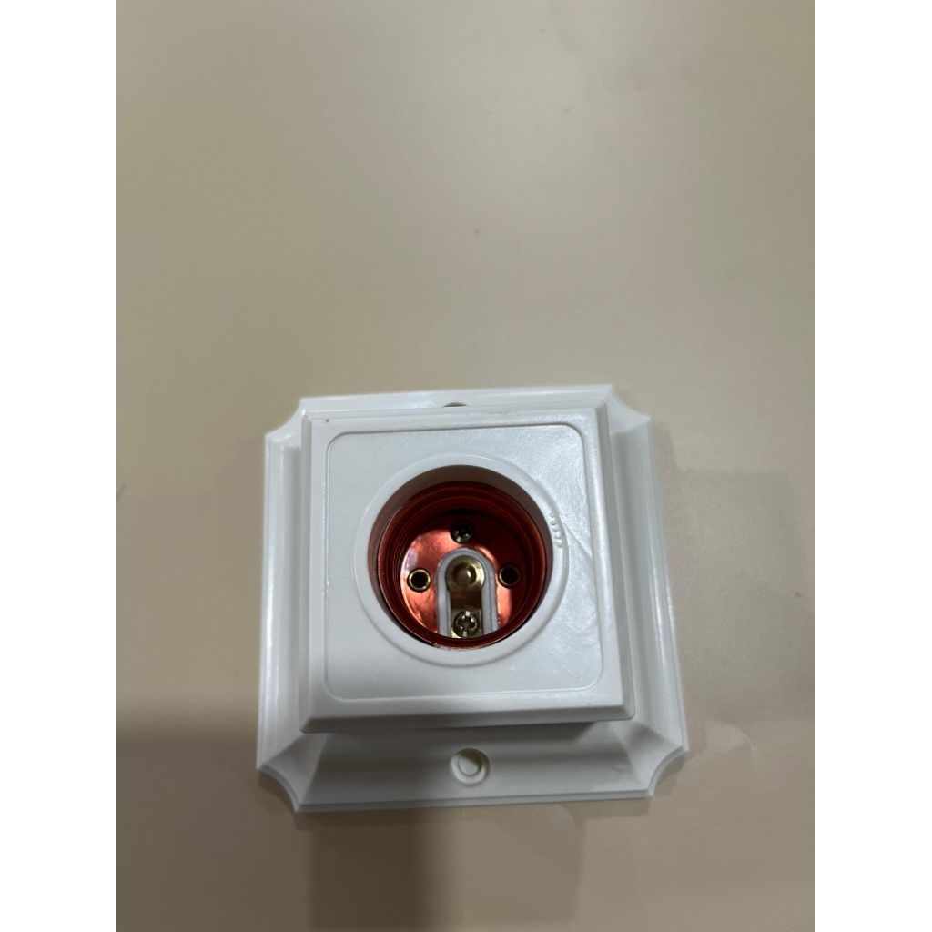 TEMPAT LAMPU PLAFON - FITTING LAMPU PLAFON - PLASTIK - SHN - MODEL KOTAK