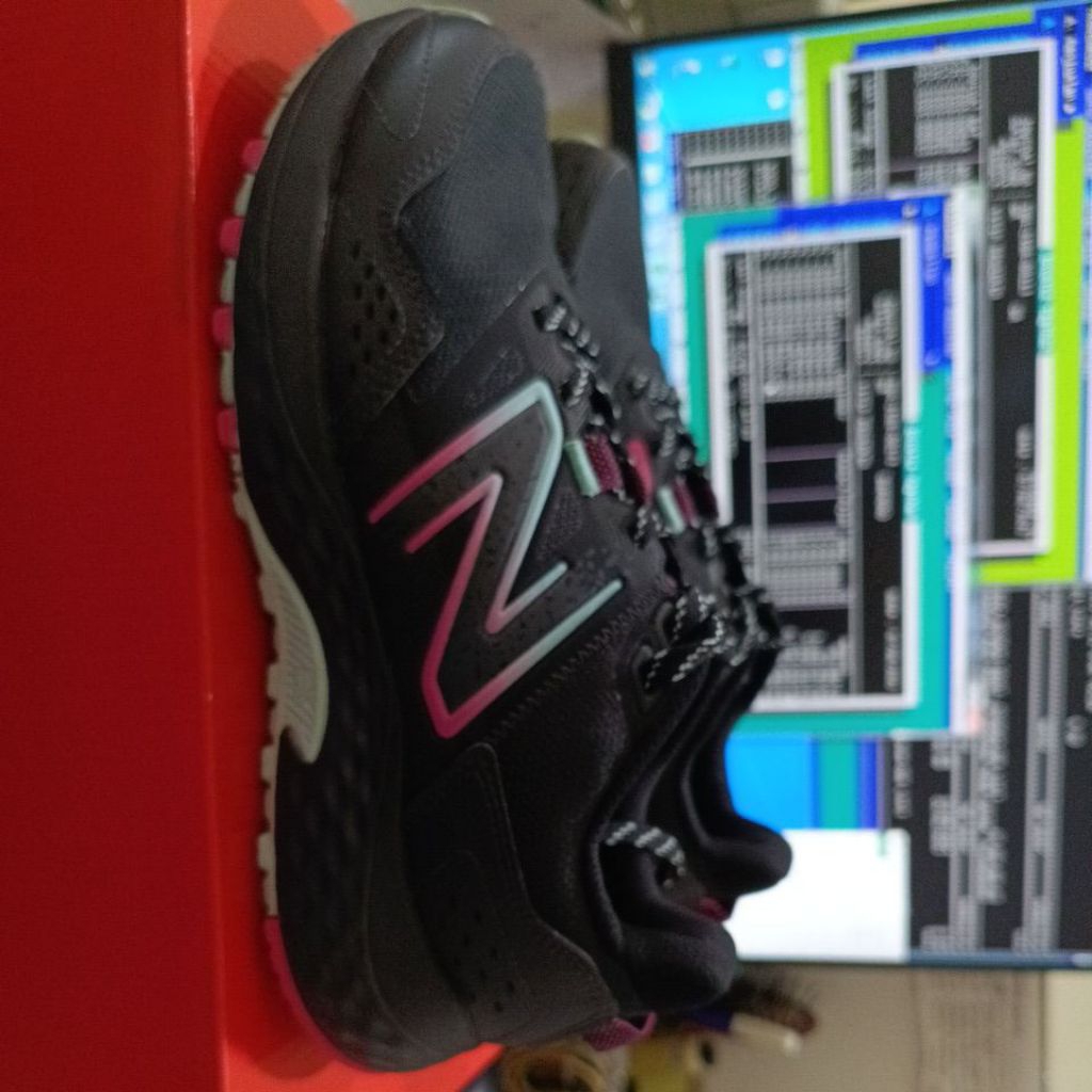 Sepatu New Balance T410