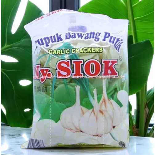 

Ny.Siok Garlic Crackers 500gr Krupuk Bawang Putih Onions Kerupuk Cracker Nyonya Ny Siok Mentah Siap Goreng