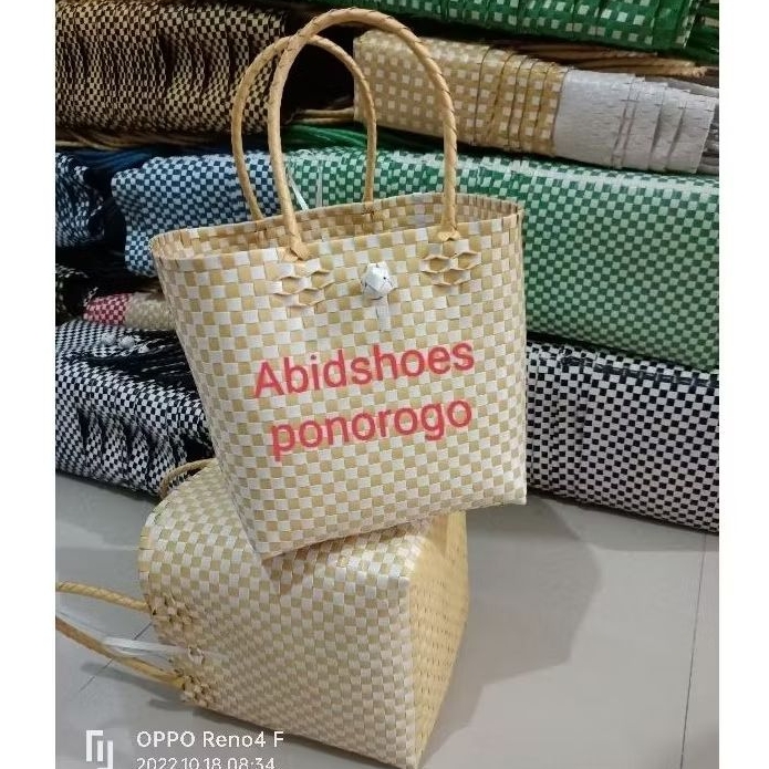 tas hajatan | tas besek persegi | tas nasi kotak | tas anyaman grosir termurah