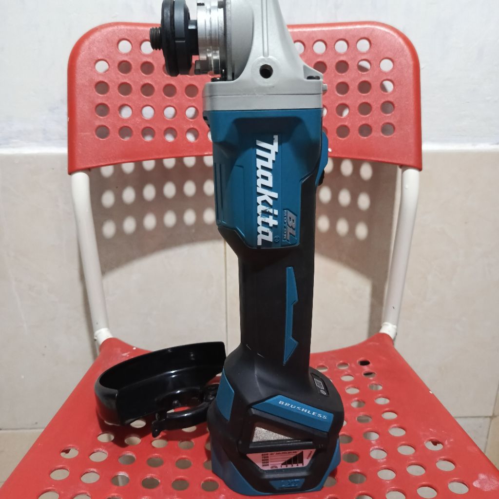 Gerinda Cordless Makita DGA 551