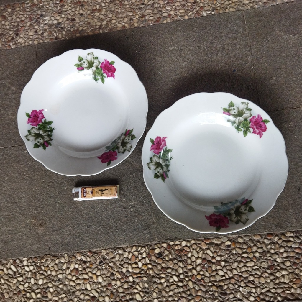 Vintage Piring Keramik Bunga Kangkung Cekung 2 pcs
