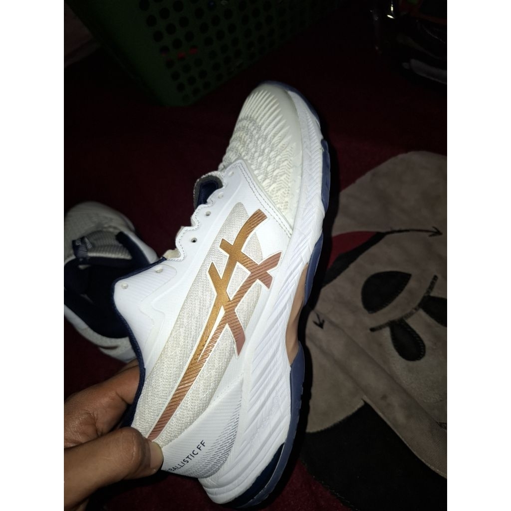 sepatu volly/badminton second