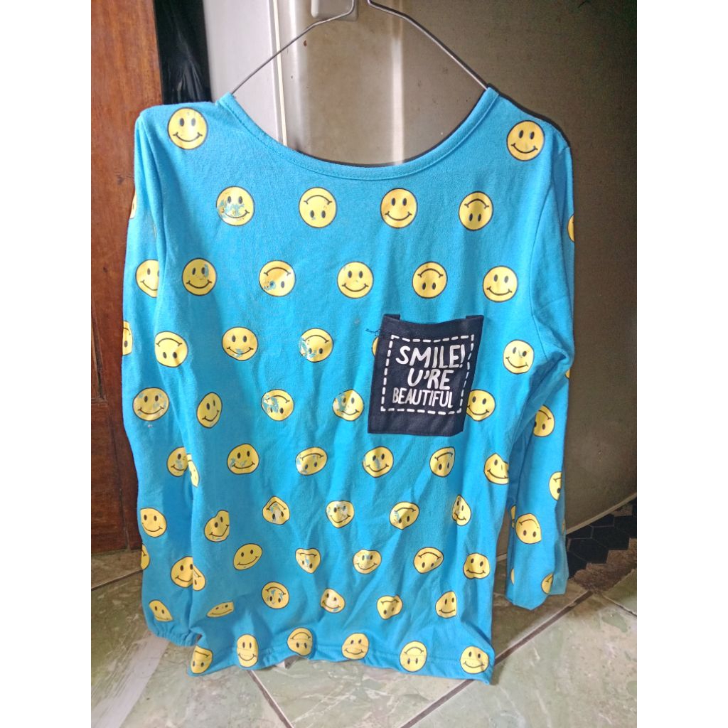 preloved kaos smile minus