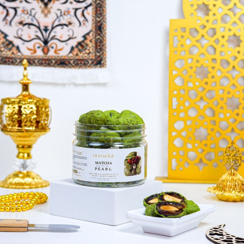 

RANISSHA COKELAT KURMA MATCHA ISI ALMOND 200GR MATCHAPEARL