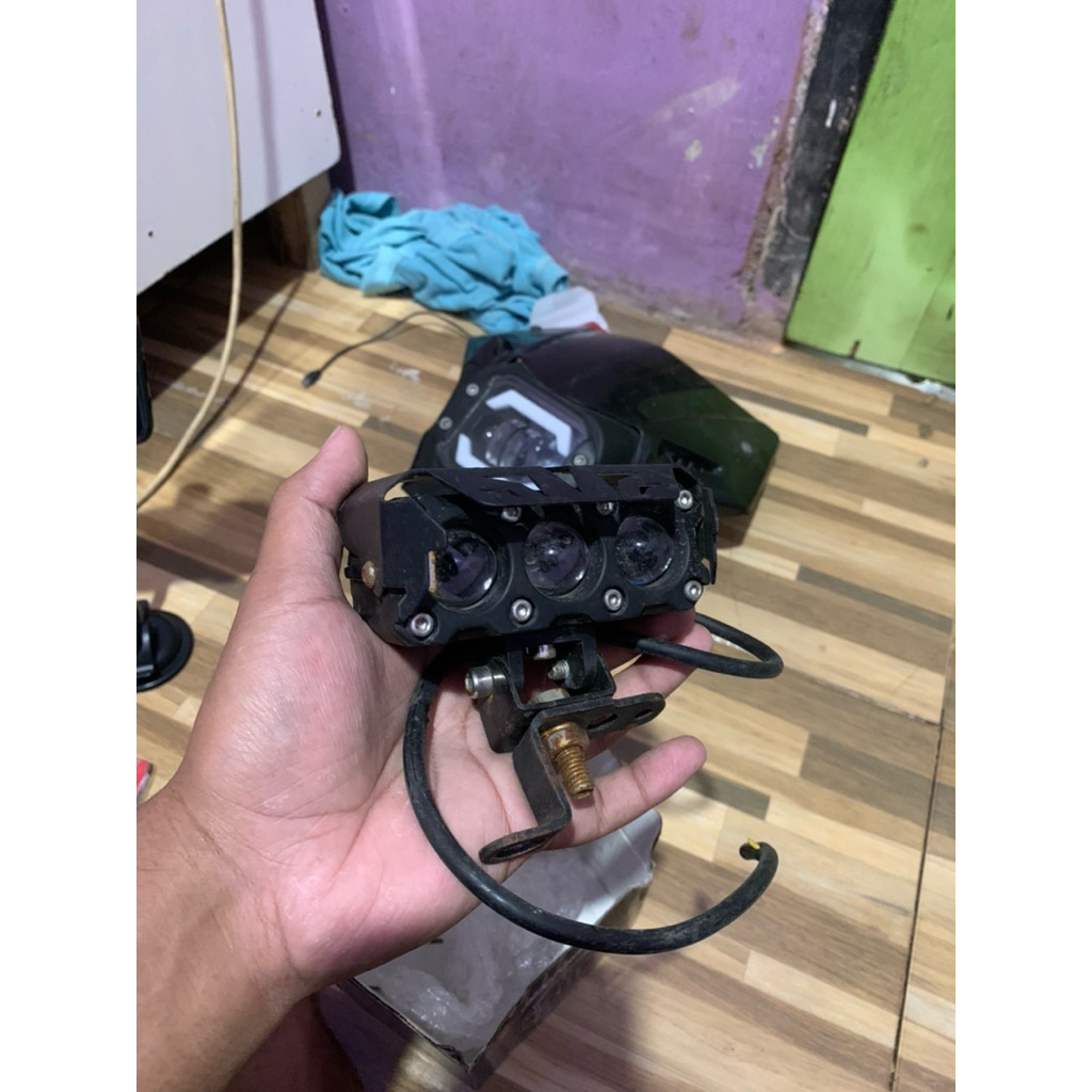 LAMPU TEMBAK LUMINOS Q9 3 MATA