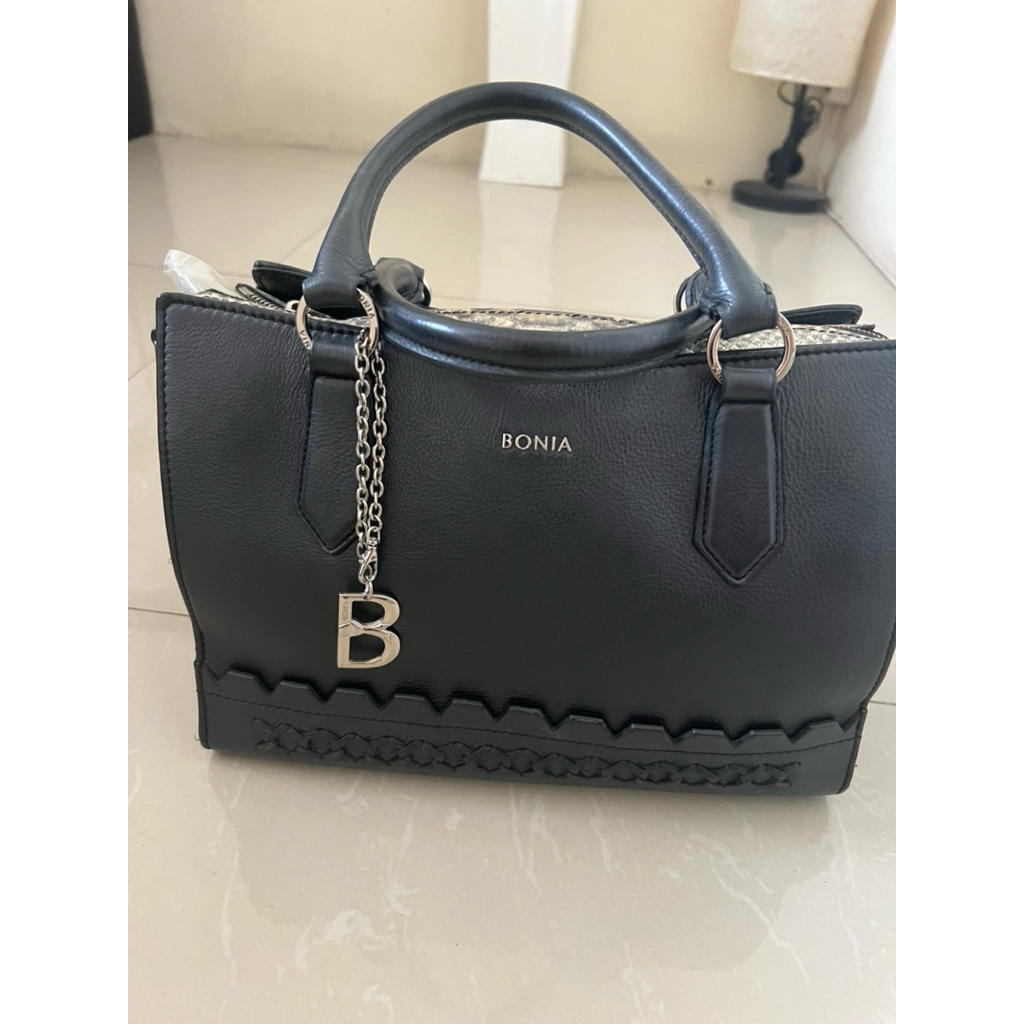 tas Bonia Hitam