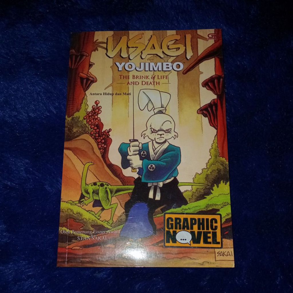buku usagi yojimbo - antara hidup dan mati