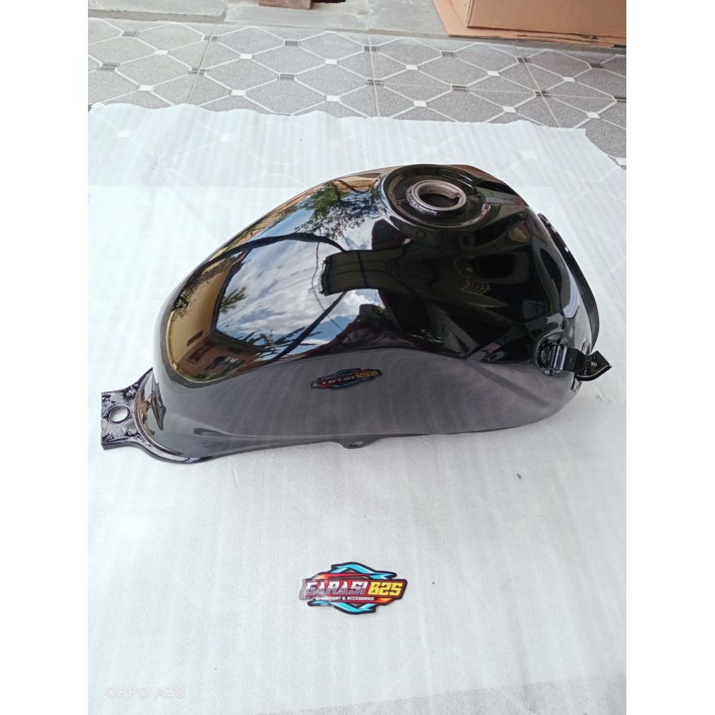 17510KYE900Bns tangki honda megapro Monoshock 2010 original ahm( kondisi tangki mulus,minus di kotak