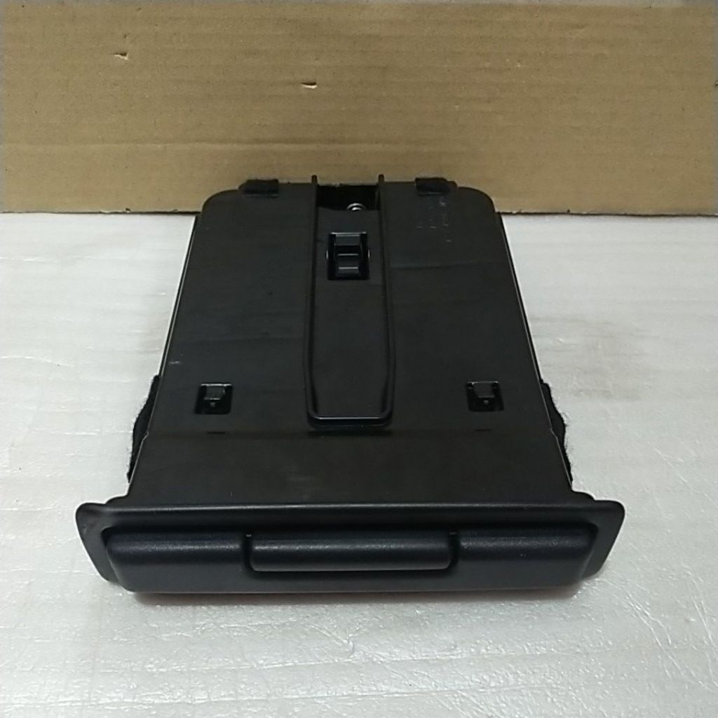 Cup Holder Arm rest jok tengah Innova reborn Fortuner vrz srz original