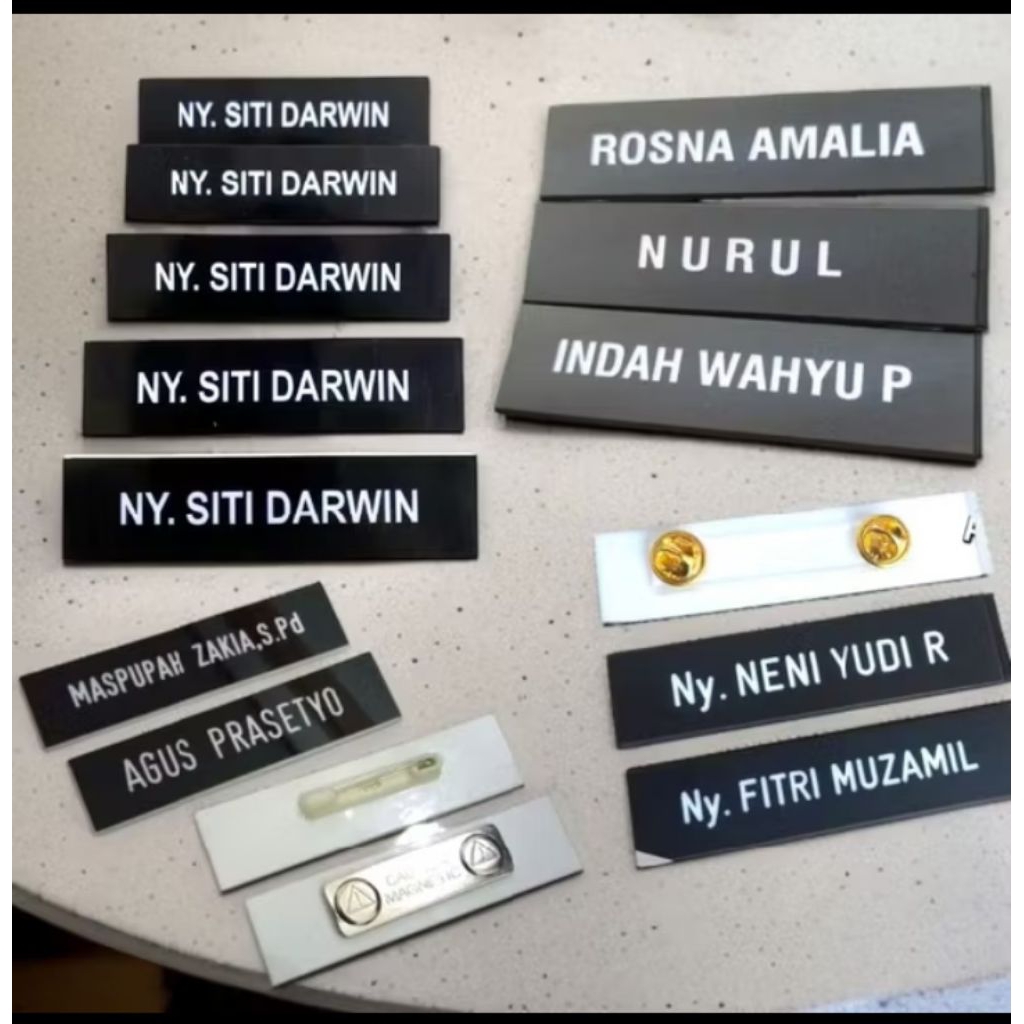 

name tag nama akrilik