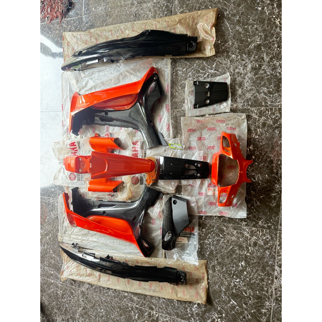 bodi set f1zr 2001-2002 oren oranya hitam original