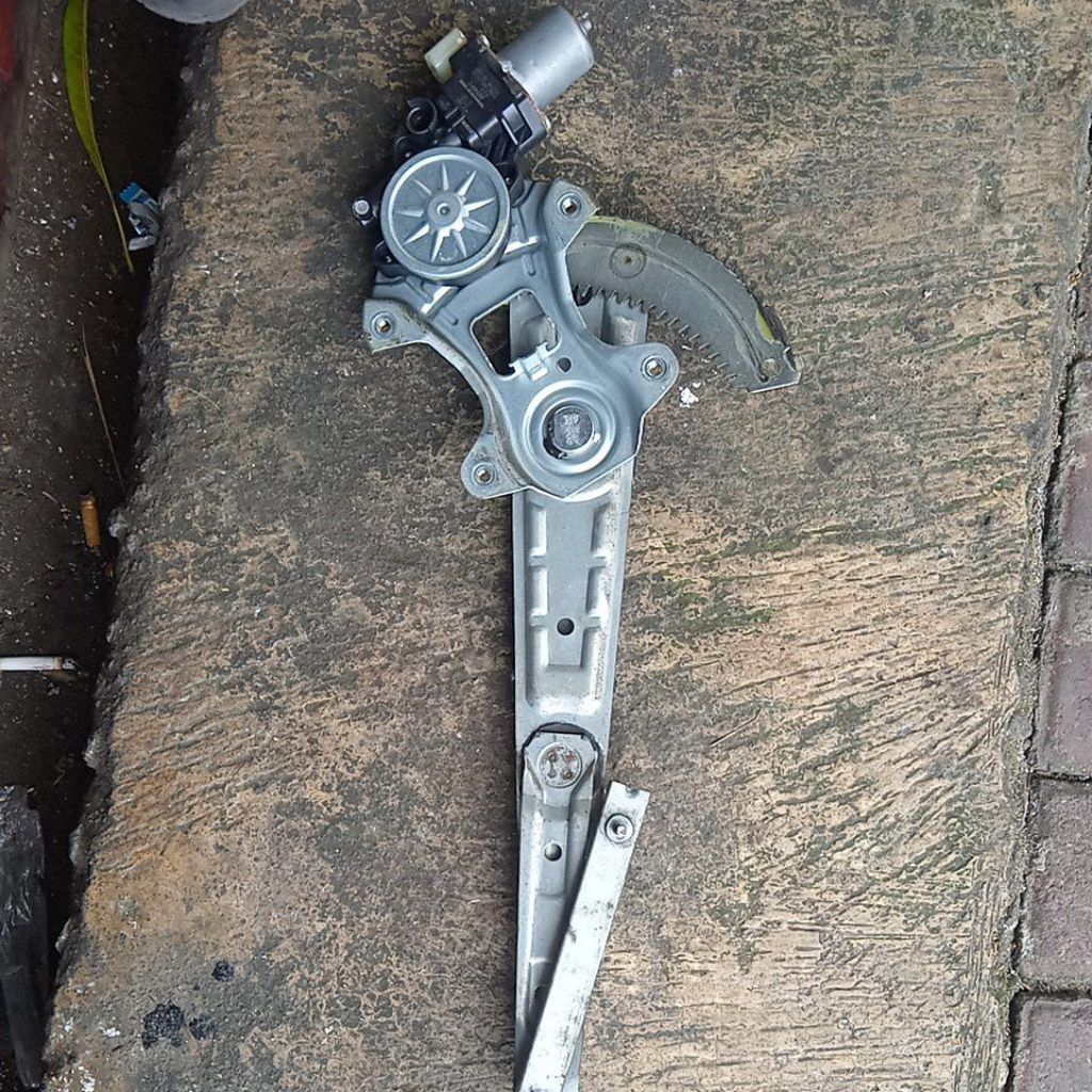 power window + regulator datsun depan kanan