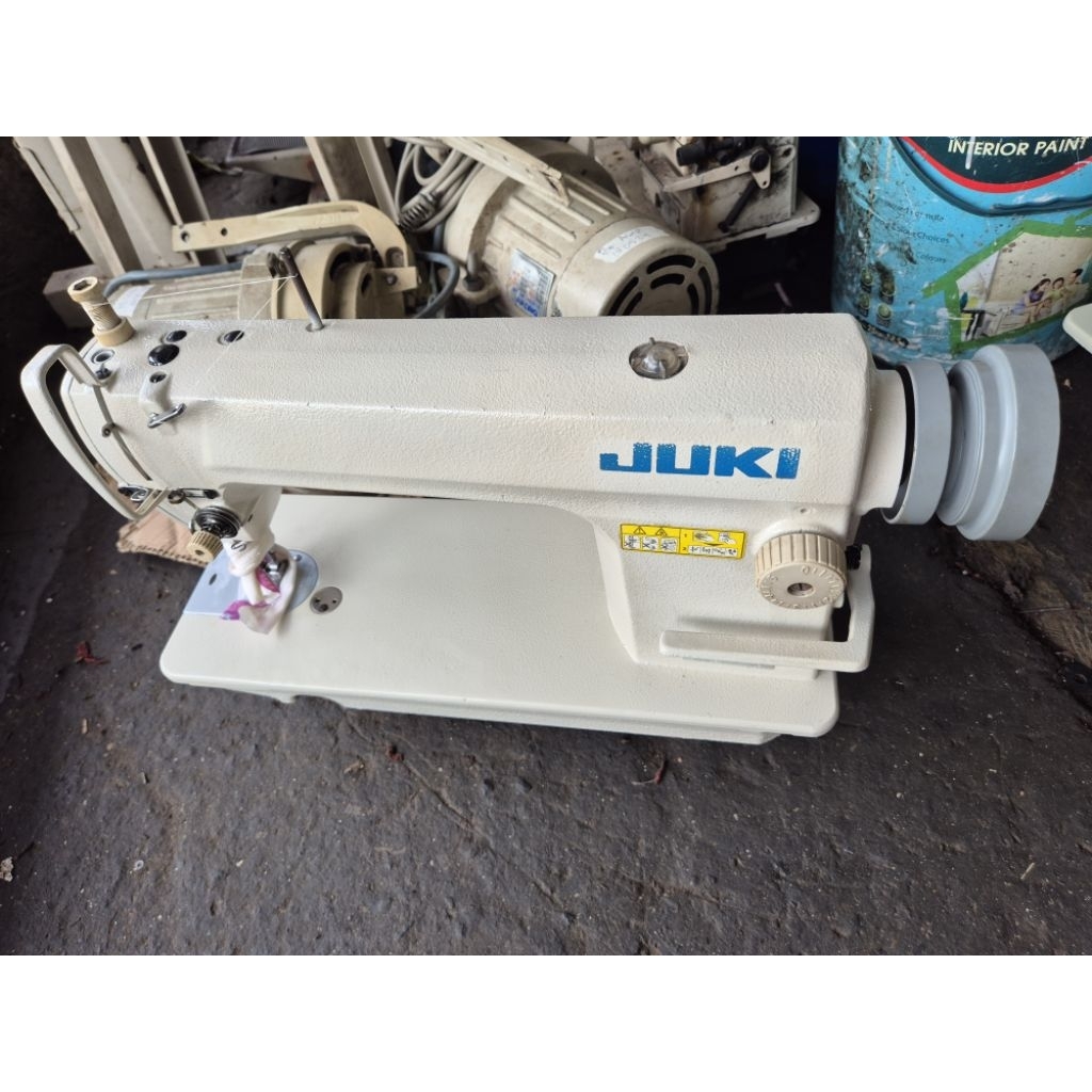 satu set mesin jahit JUKI DDL8100e second servo bogor only