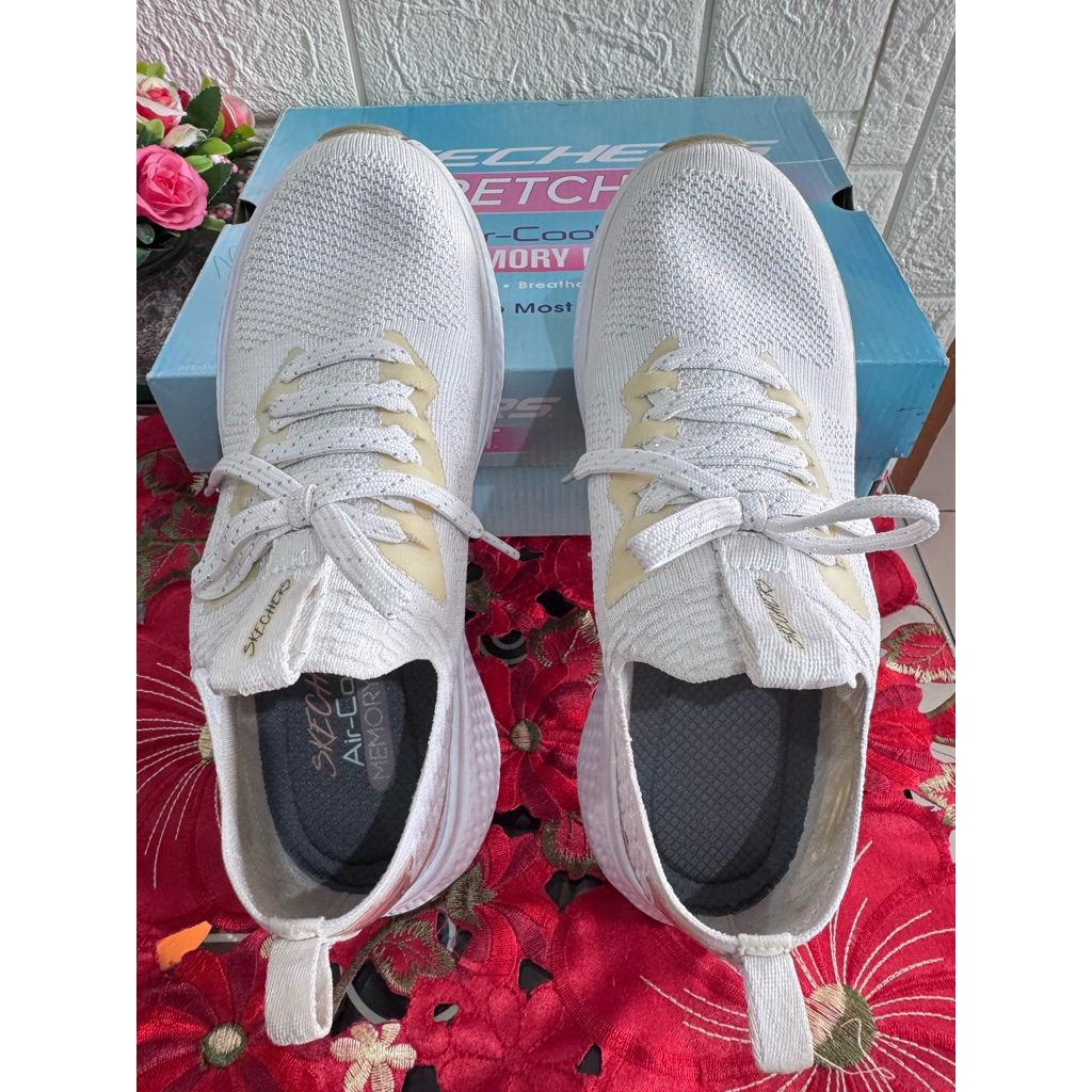 preloved Sepatu skechers wanita