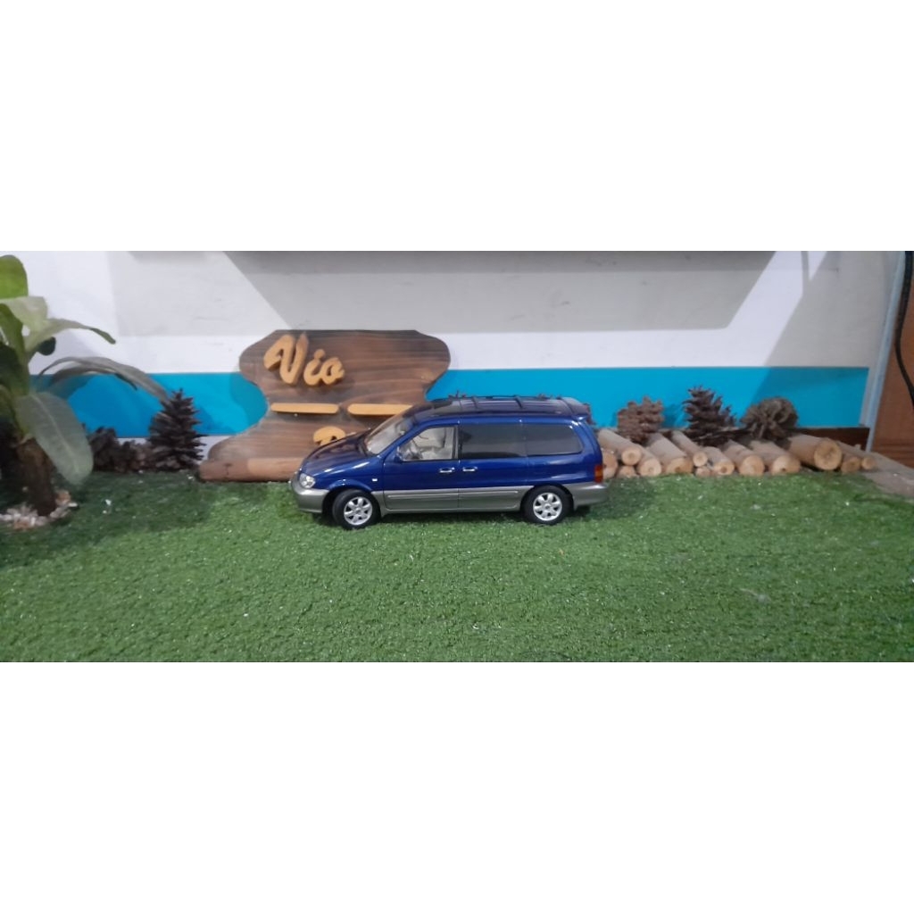 Diecast Miniatur KIA Carnival Sedona skala 1:18