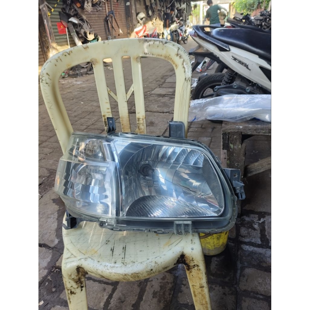 Headlamp daihatsu grand max original.