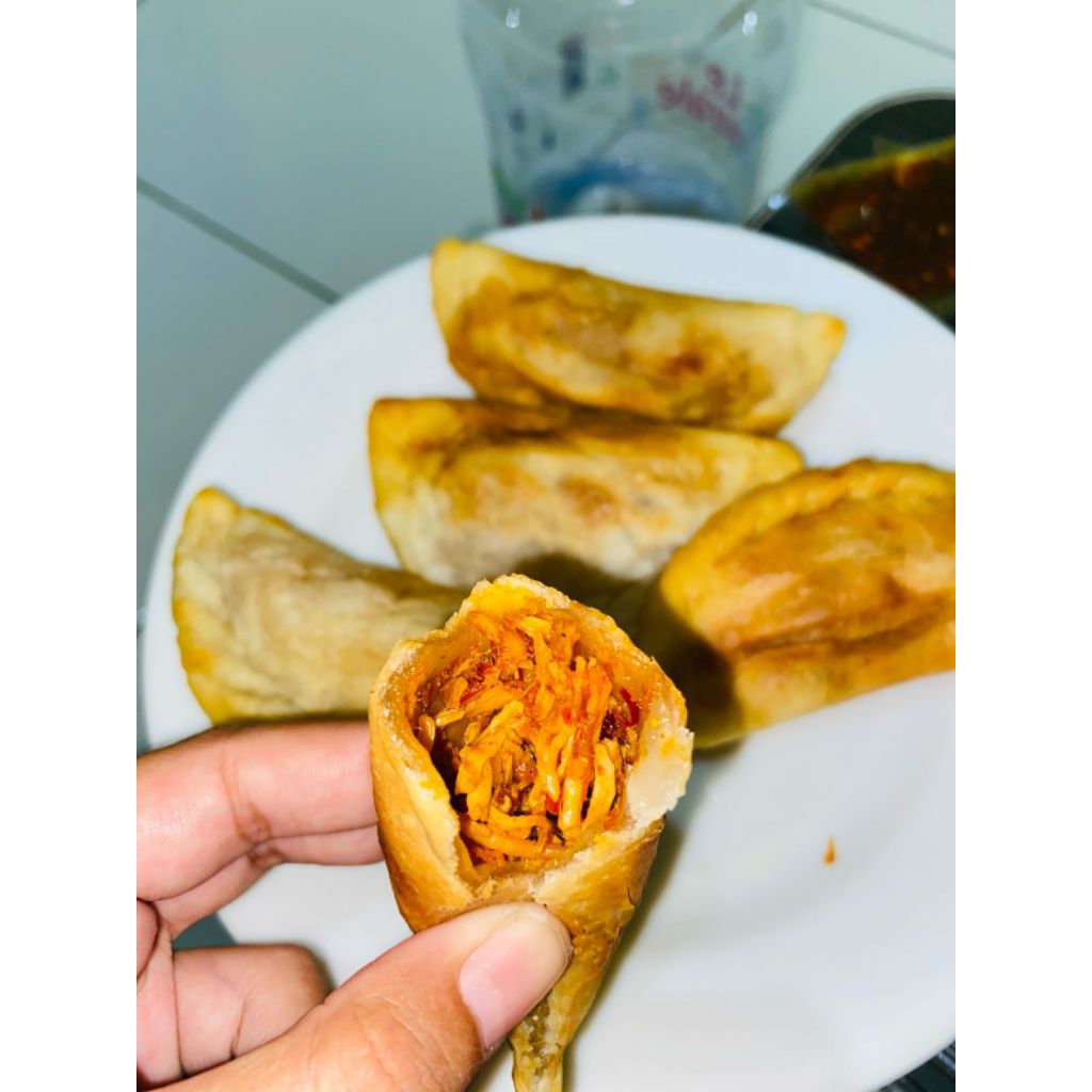 

Cireng isi Ayam suwir pedas | Bakso pedas | Jando pedas | keju lumer 1 pack isi 5pcs