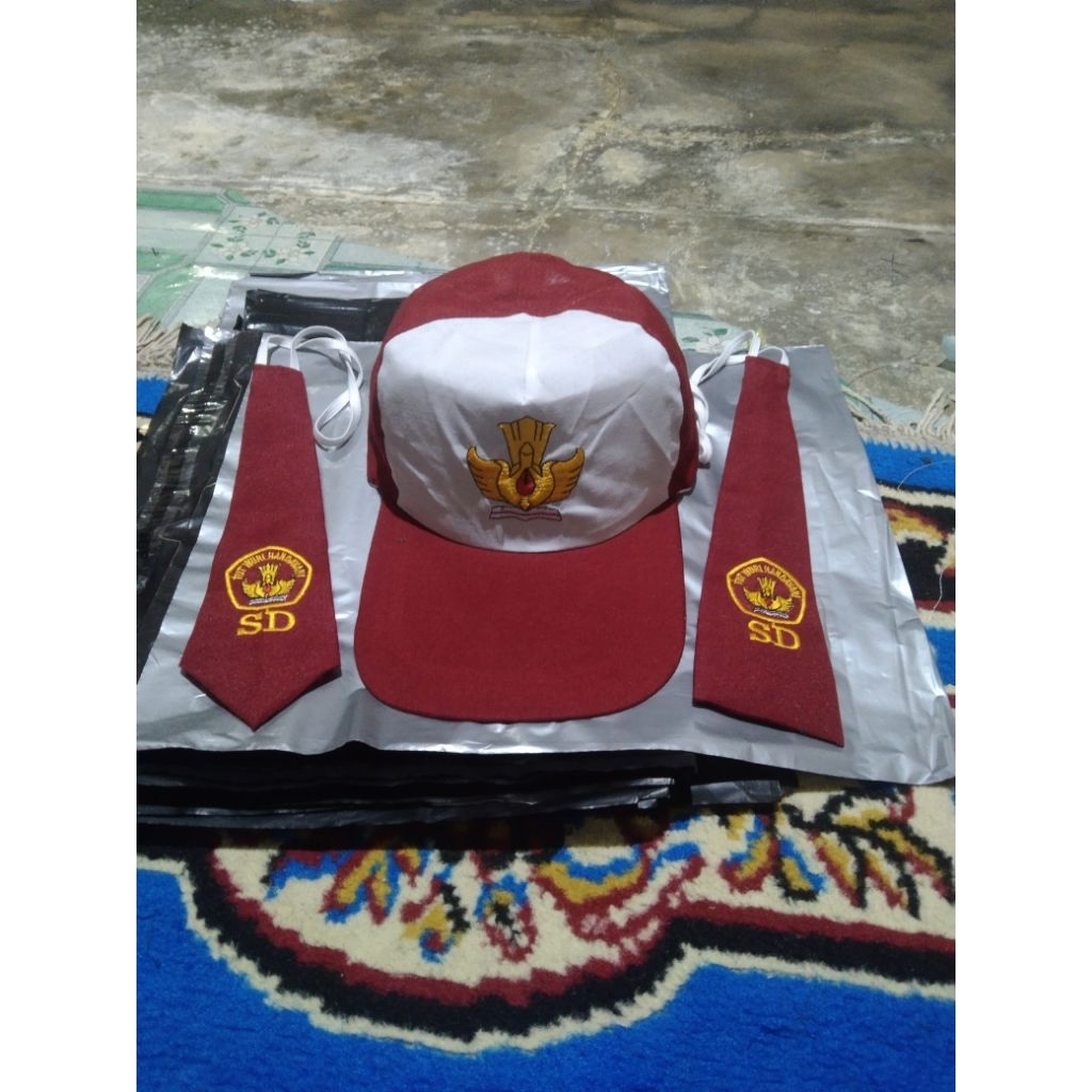 PAKET TOPI DAN DASI SEKOLAH SD MERAH PUTIH COWOK CEWEK