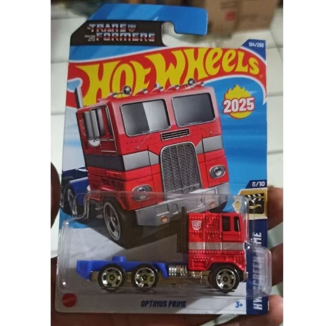 hotwheels optimus prime