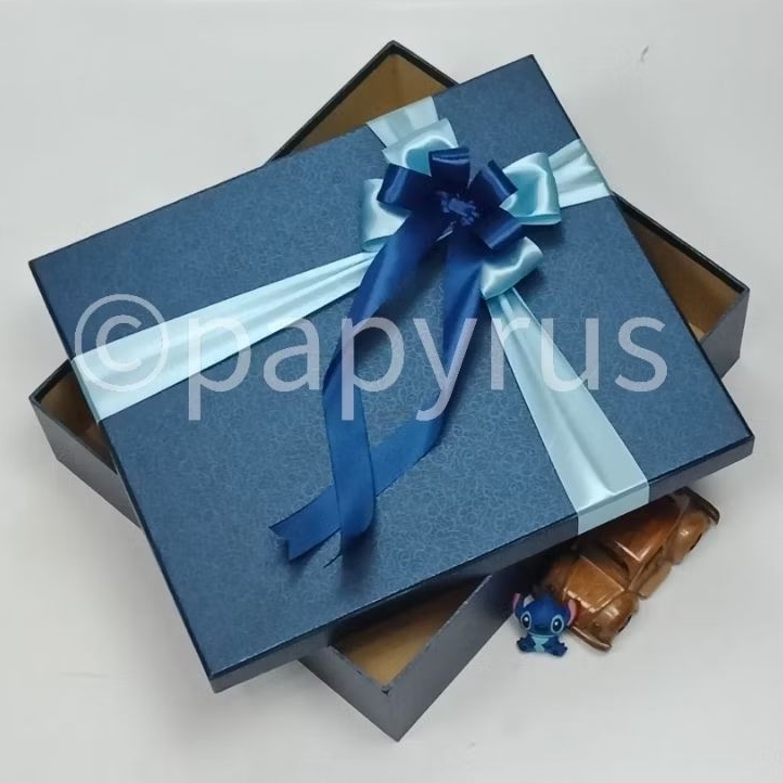 

PAPYRUS 32,5x37,5 Tinggi 10cm Kotak Kado Gift Box Hadiah V3