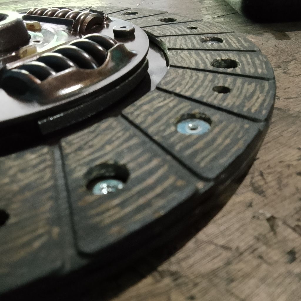 kampas kopling isuzu traga (akebono)