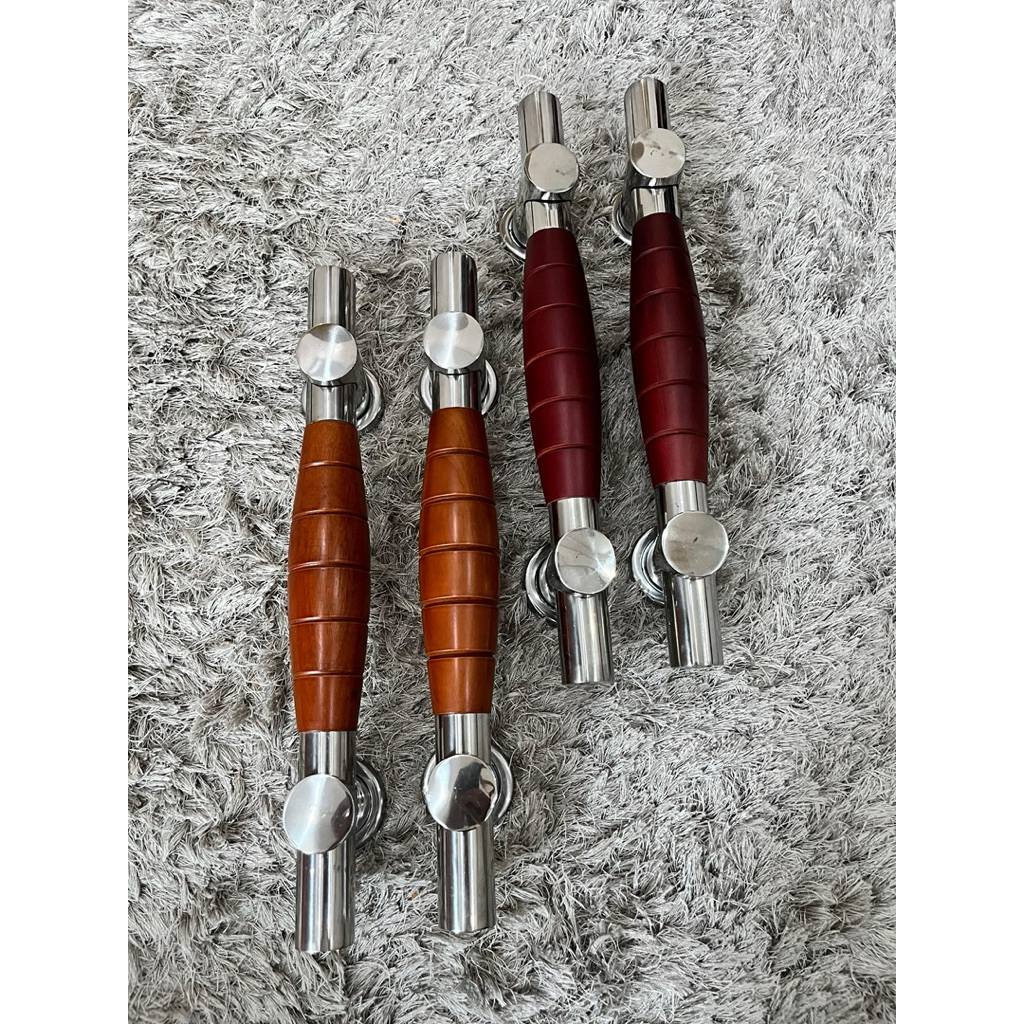 Handle pintu kombinasi kayu minimalis