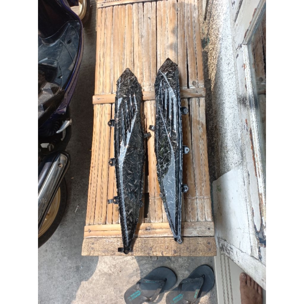 sambungan body samping vario 110 fi karbon forget