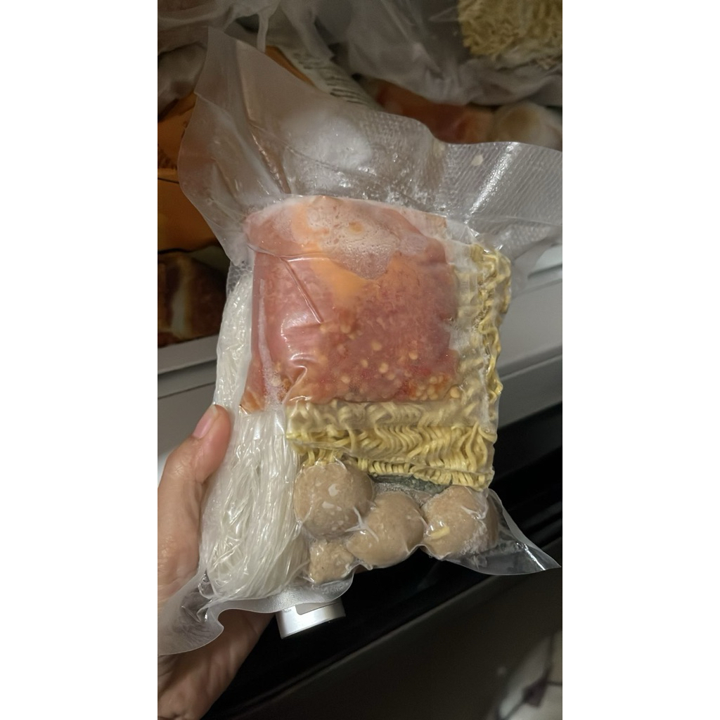 

BAKSO FROZEN SIAP SAJI LENGKAP DENGAN SAMBAL PEDASSS HOMEMADE