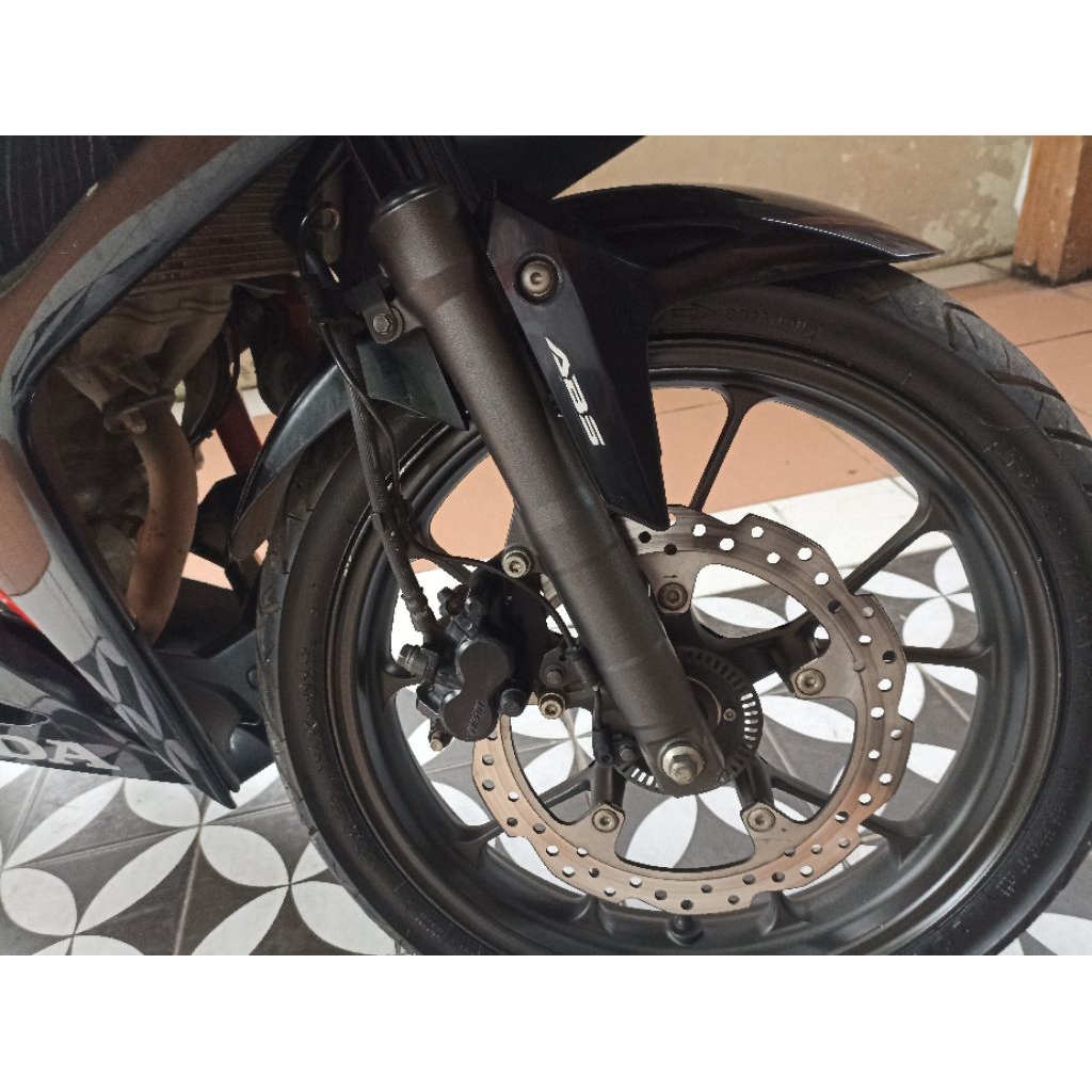 slebor spakbor depan honda CBR 150 original