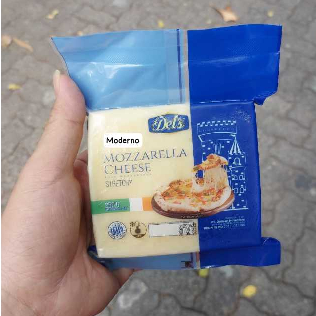 

Del's Mozzarella Cheese Creamy & Stretchy / Keju Mozzarella - 250Gr