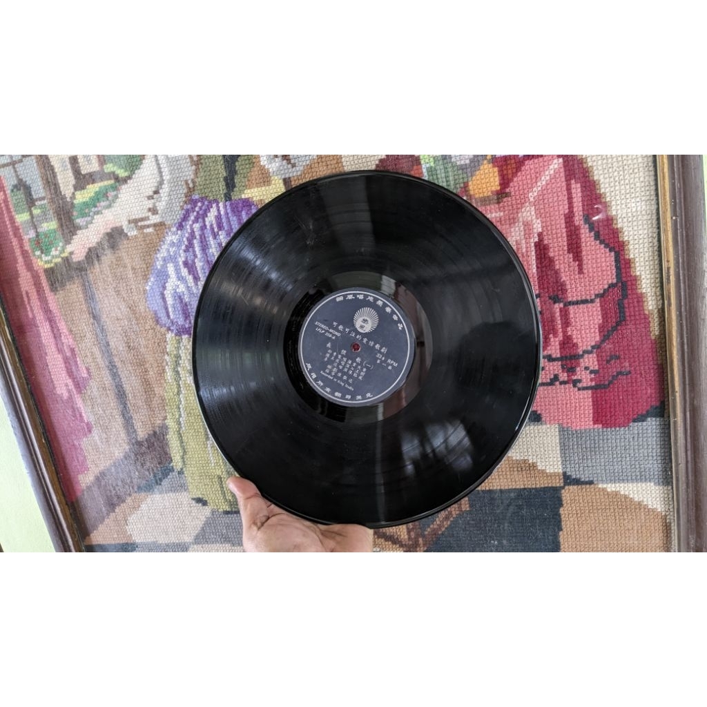 piringan hitam dekorasi vintage