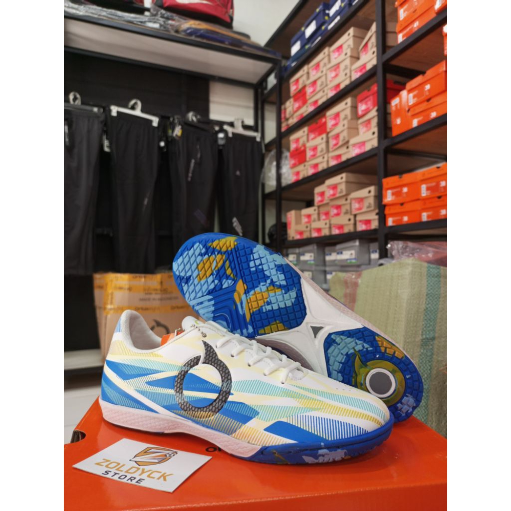 Sepatu futsal ortuseight emperor blue camo berdecit