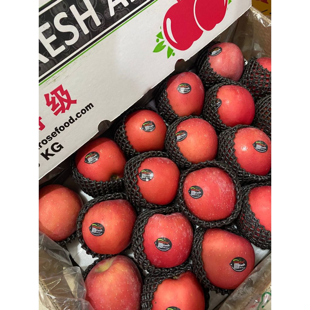 

FUJI ROSSY APPLE. APEL FUJI. RED APPLE. PINK APPLE. ENAK GARING MANIS. FRESH SEGAR