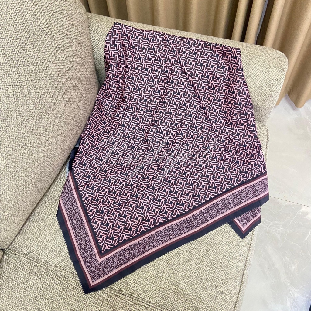 Segi Empat Motif Bunga katun ala Deara Series