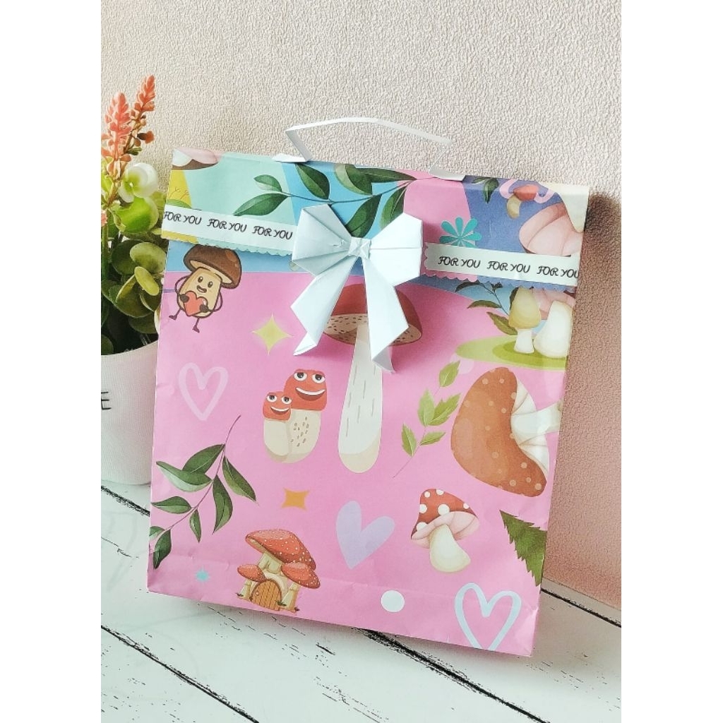 

Bungkus kado instan model tas hiasan pita ukuran sedang