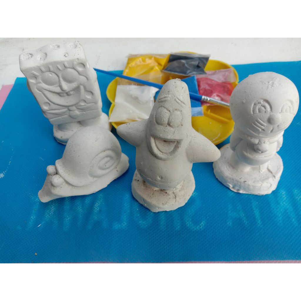 

paket lukis 4 patung,1 kuas,5 cat,1 palet