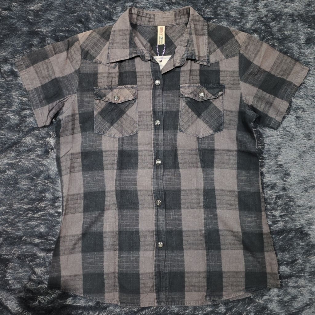 Kemeja Wanita Kotak-Kotak Tangan Pendek